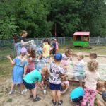 Przedszkole w Wegrach zdjecie bawiacych sie dzieci nr 12