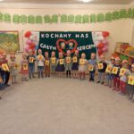 Przedszkole w Wegrach zdjecie bawiacych sie dzieci nr 2